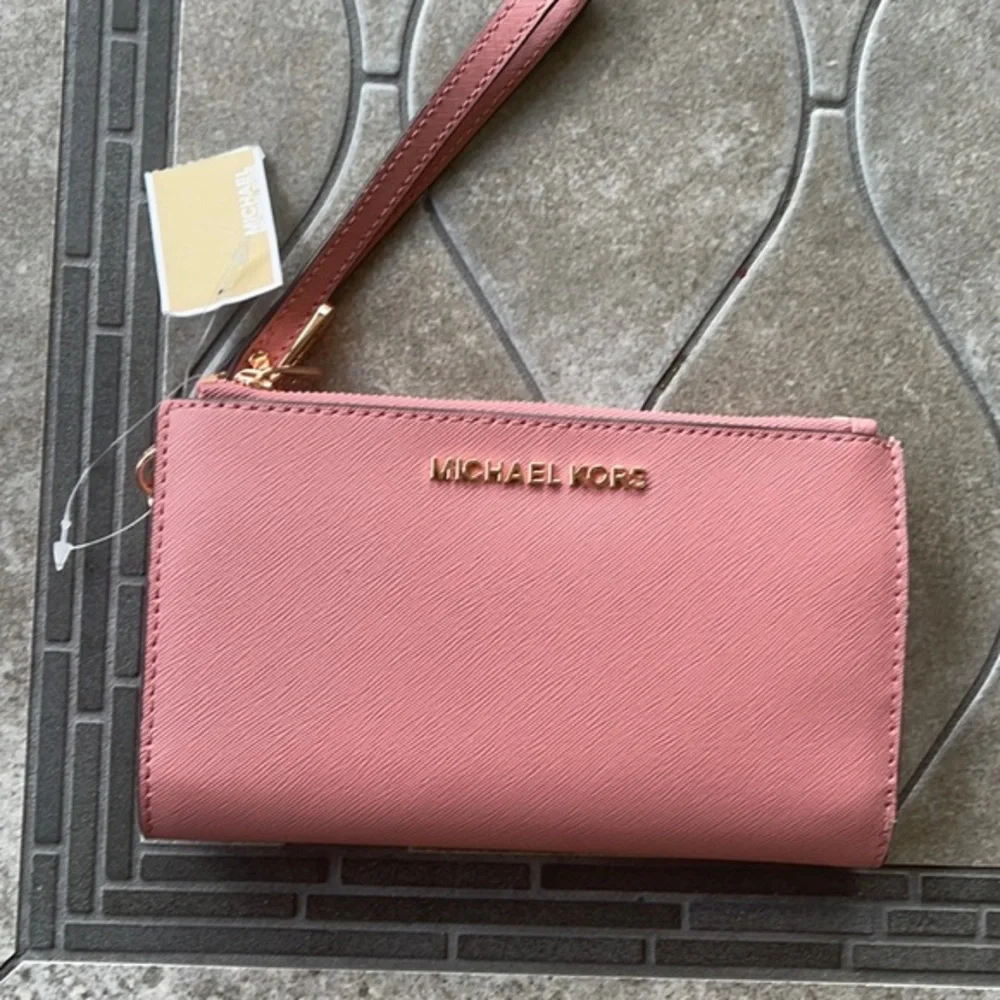 MICHAEL KORS LG DOUBLE ZIP WRISTLET